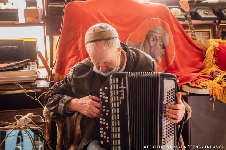 阿拉木圖跳蚤市場