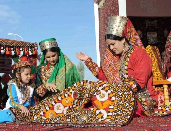 土庫曼斯坦刺繡