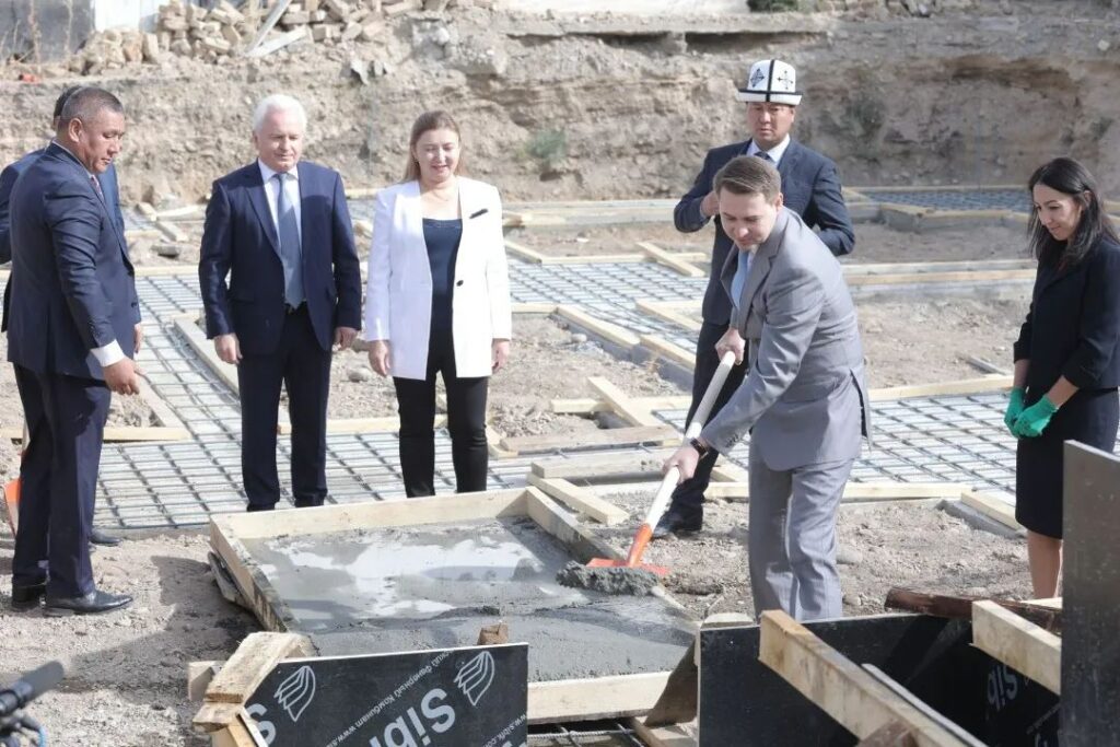 5億美元聯合項目 